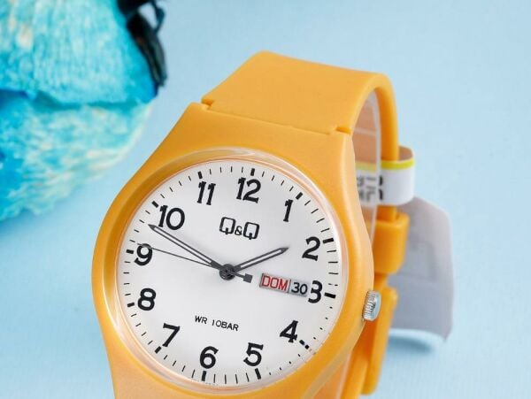 Q&Q V39A-005VY Turuncu Takvimli 10 Atm Genç Kol Saati