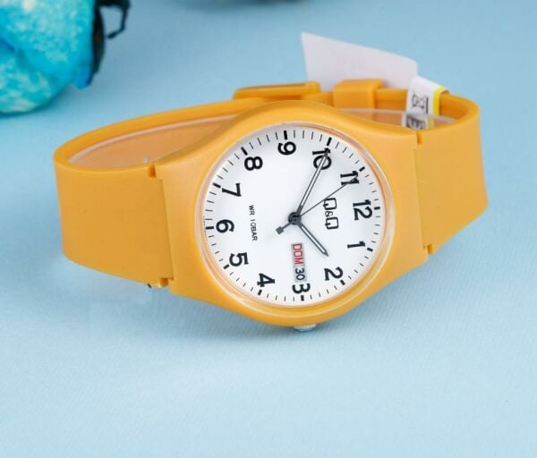 Q&Q V39A-005VY Turuncu Takvimli 10 Atm Genç Kol Saati