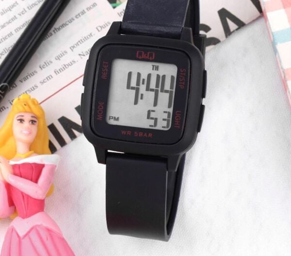 Q&Q G02A-003VY Siyah Renkli Alarmlı Kronometreli Işıklı 5 Atm Çocuk Kol Saati