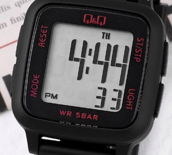 Q&Q G02A-003VY Siyah Renkli Alarmlı Kronometreli Işıklı 5 Atm Çocuk Kol Saati