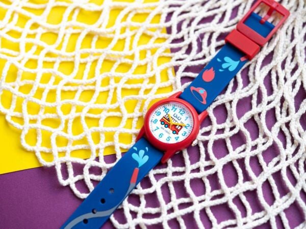 Q&Q VR99J019Y İtfaiye Arabası Desenli Silikon 10 Bar Su Geçirmez Çocuk Kol Saati