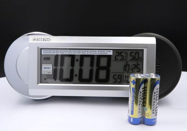 Seiko QHL071S Masa Saati