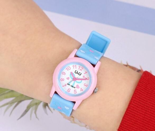 Q&Q V22A-008VY Kurdela Desenli Silikon 10 Atm Su Geçirmez Çocuk Kol Saati