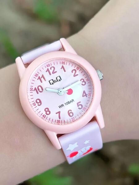 Q&Q V22A-001VY Vişne Desenli Çocuk Kol Saati