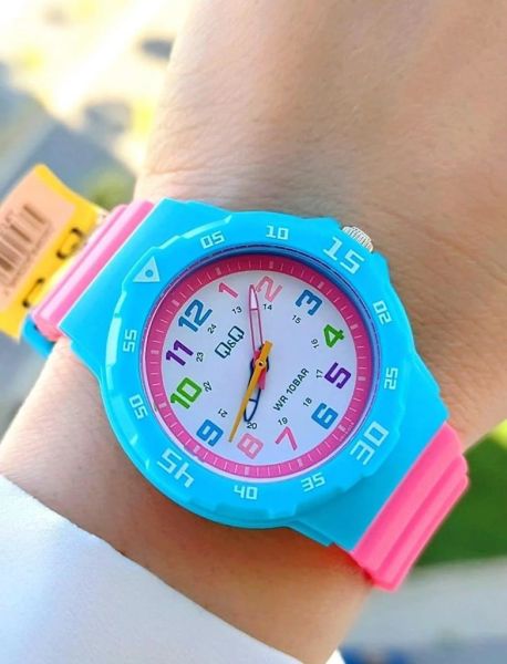 Q&Q VR19J014Y Renkli Rakamlı Çocuk Kol Saati