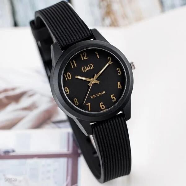 Q&Q VS13J009Y Siyah-Gold Silikon 10 Bar Su Geçirmez Çocuk Kol Saati
