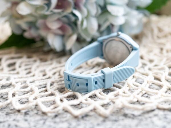 Q&Q VS13J006Y Mavi-Gold Silikon 10 Bar Su Geçirmez Çocuk Kol Saati