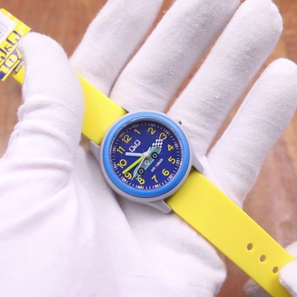 Q&Q VS59J007Y Yarış Araba Desenli Çocuk Kol Saati