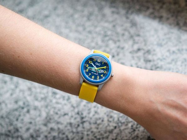 Q&Q VS59J007Y Yarış Araba Desenli Çocuk Kol Saati