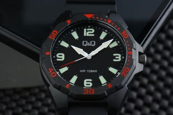 Q&Q VS44J006Y Fosforlu Silikon 10 Bar Su Geçirmez Genç Kol Saati