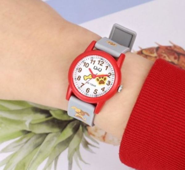 Q&Q V22A-005VY Köpek Pati Desenli Çocuk Kol Saati