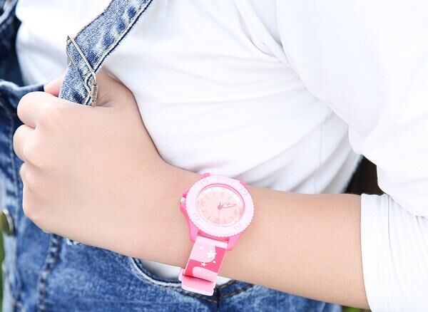 Q&Q VQ96J019Y Galaksi Desenli Silikon 10 Atm Su Geçirmez Çocuk Kol Saati