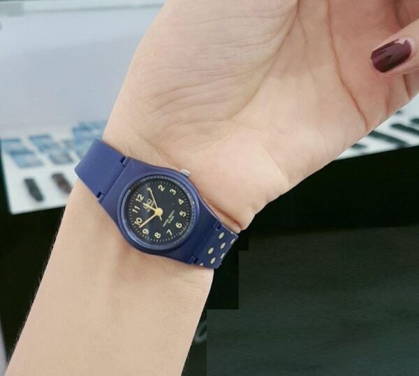 Q&Q VP47J030Y Lacivert Sarı Puanlı Silikon 10 Atm Su Geçirmez Çocuk Kol Saati