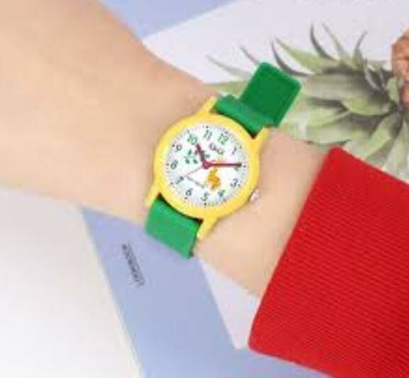 Q&Q V23A-010VY Zürafa Desenli Çocuk Kol Saati