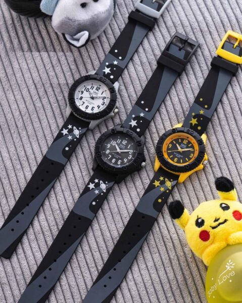 Q&Q VQ96J013Y Galaksi Desenli Silikon 10 Atm Su Geçirmez Çocuk Kol Saati