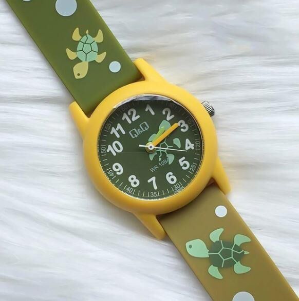 Q&Q VR99J008Y Kablumbağa Desenli Silikon 10 Bar Su Geçirmez Çocuk Kol Saati