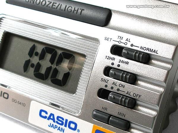 Casio DQ-541D-8RDF Ertelemeli Bip Alarm Işıklı Kadran 12/24 Saat Dilimi Özellikli Masa Saati
