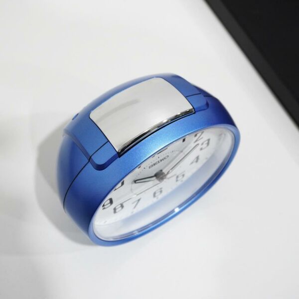 Seiko QHK059L Sessiz Saniyeli Aydınlatmalı Bell Sesli Alarm 5 dk Ertelemeli Masa Saati