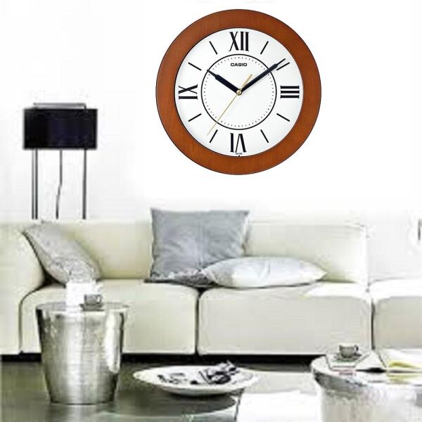Casio IQ-126-5BDF Plastik Kasa Kahverengi Renkli 26 cm Çaplı Modern Quartz Saniye Mekanizmalı Duvar Saati