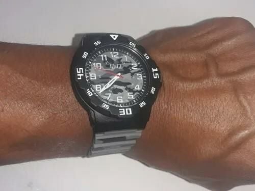 Q&Q V02A-009VY Kamuflaj Çocuk Kol Saati