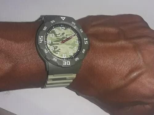 Q&Q V02A-011VY Kamujlaj Silikon 10 Bar Su Geçirmez Genç Kol Saati