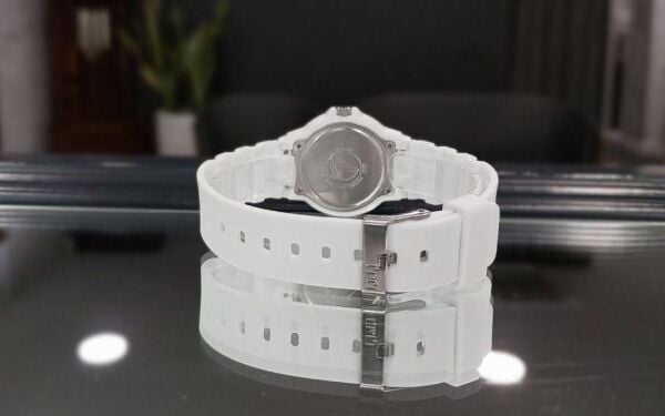 Q&Q V07A-003VY Beyaz Renkli Silikon 10 Atm Su Geçirmez Çocuk Kol Saati