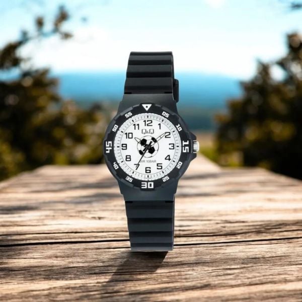 Q&Q V07A-014VY Futbol Topu Desenli Çocuk Kol Saati