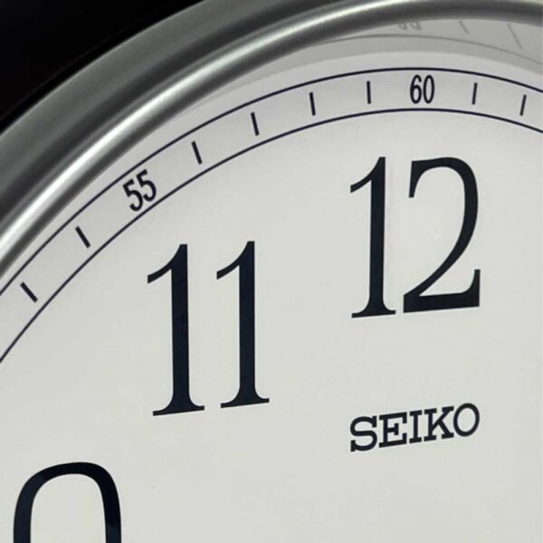 Seiko QXA813B Ahşap (MDF) Kasa Kahverengi Renkli 39 cm Çaplı Modern Sessiz Saniye Mekanizmalı Duvar Saati