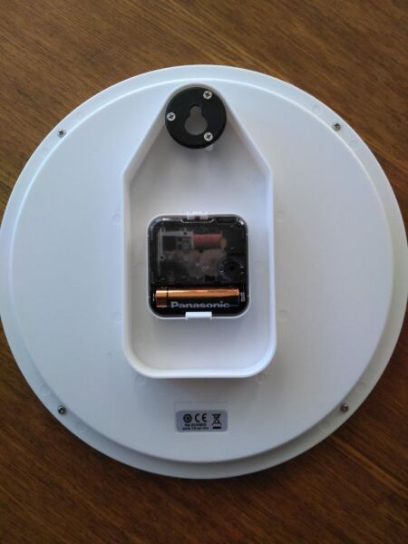 Seiko QXA582G Plastik Kasa Gold Renkli 25.8 cm Çaplı Quartz Mekanizmalı Duvar Saati