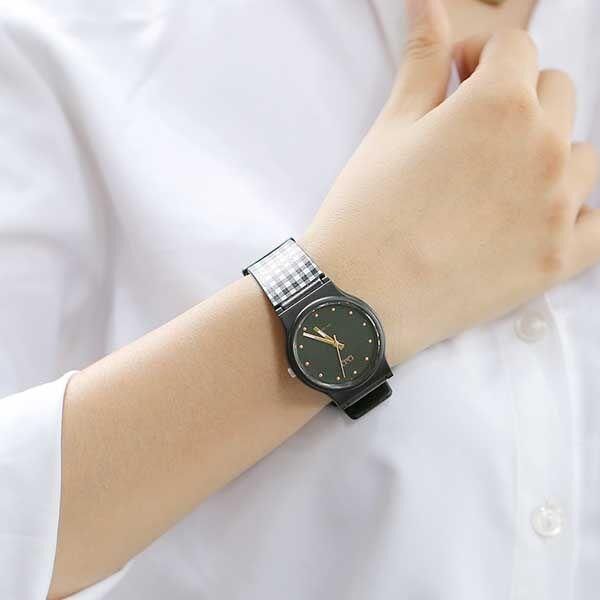 Q&Q VP46J055Y Ekose Tarz Silikon 10 Atm Su Geçirmez Çocuk Kol Saati