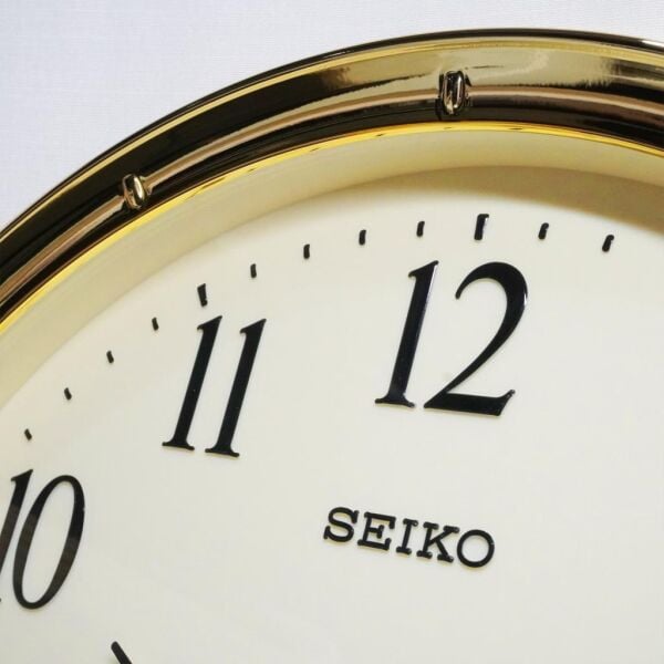 Seiko QXA417G Plastik Kasa Gold Renkli 31.1 cm Çaplı Quartz Mekanizmalı Duvar Saati