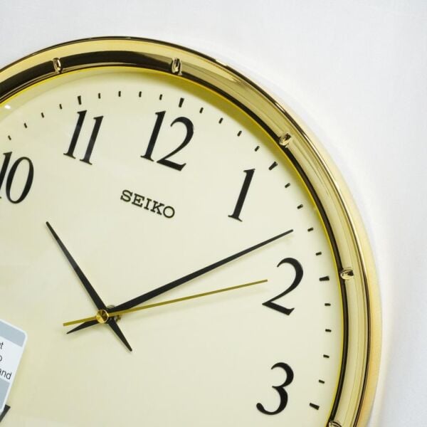 Seiko QXA417G Plastik Kasa Gold Renkli 31.1 cm Çaplı Quartz Mekanizmalı Duvar Saati