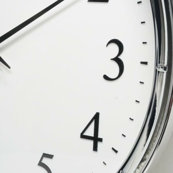 Seiko QXA417S Metalik Renkli Plastik Kasa Quartz Mekanizmalı Duvar Saati