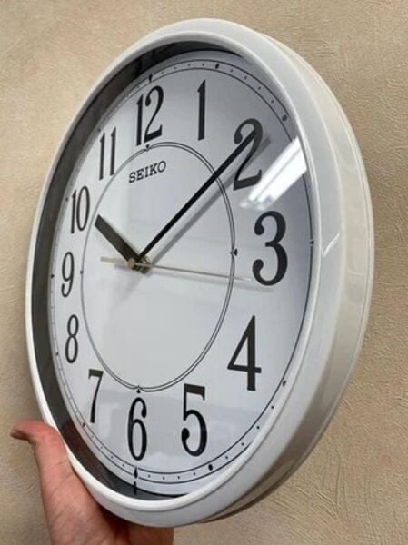 Seiko QXA756H Plastik Kasa Beyaz Renkli 30.5 cm Çaplı Quartz Mekanizmalı Duvar Saati