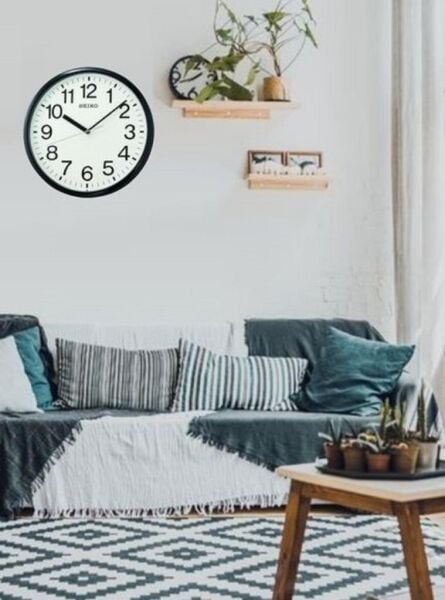 Seiko QXA756K Plastik Kasa Siyah Renkli 33 cm Çaplı Quartz Mekanizmalı Duvar Saati