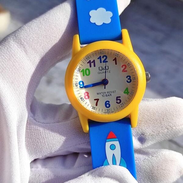 Q&Q VR99J003Y Uzay Mekiği Silikon 10 Bar Su Geçirmez Çocuk Kol Saati