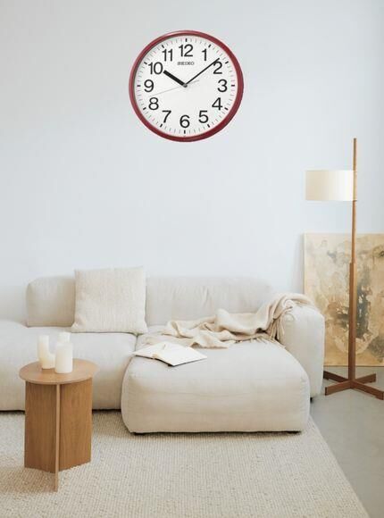 Seiko QXA756R Plastik Kasa Kırmızı Renkli 33 cm Çaplı Quartz Mekanizmalı Duvar Saati