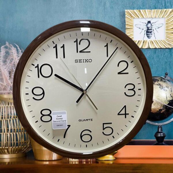 Seiko QXA806B Plastik Kasa Kahverengi Renkli 40 cm Çaplı Quartz Mekanizmalı Duvar Saati