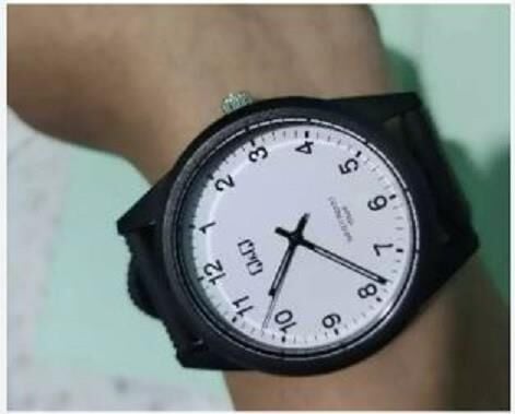 Q&Q VS12J001Y Silikon 10 Bar Su Geçirmez Genç Kol Saati