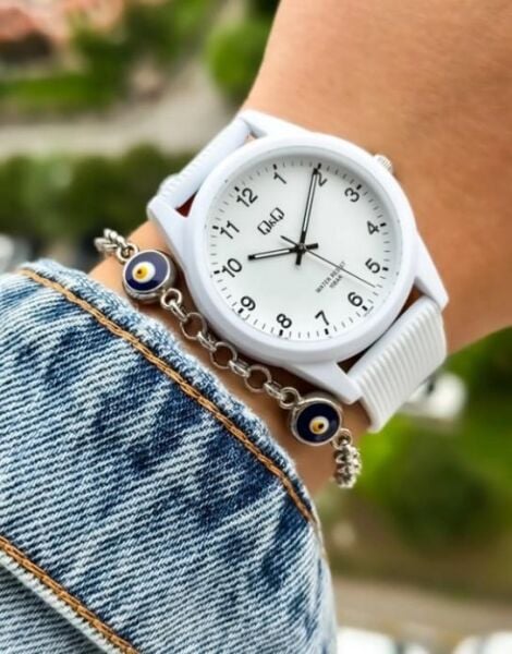 Q&Q VS12J006Y Beyaz Renkli Silikon 10 Bar Su Geçirmez Genç Kol Saati