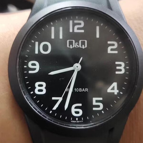 Q&Q VS13J002Y Silikon 10 Bar Su Geçirmez Çocuk Kol Saati