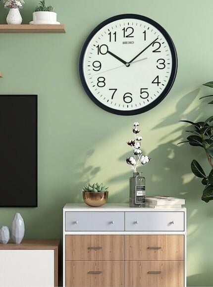 Seiko QXA847K Plastik Kasa Siyah Renkli 31 cm Çaplı Quartz Mekanizmalı Duvar Saati