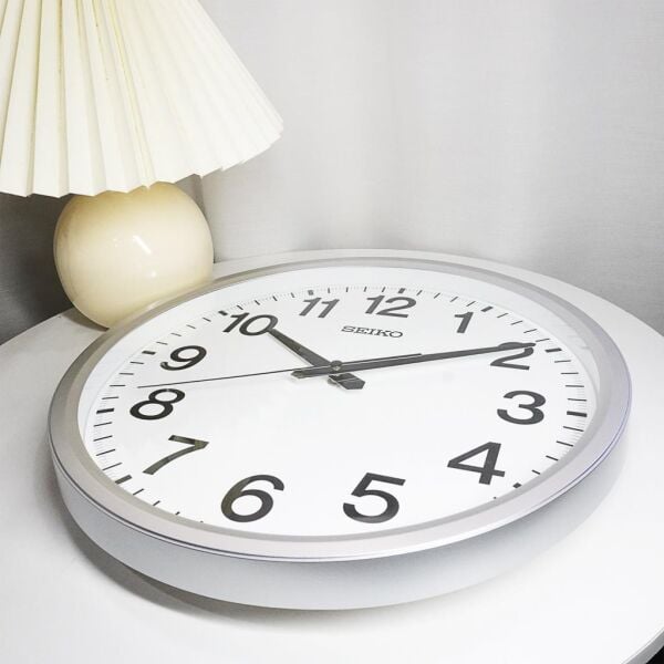 Seiko QHA009A Plastik Kasa Metalik Gri Renkli 30,5 cm Çaplı Quartz Mekanizmalı Duvar Saati