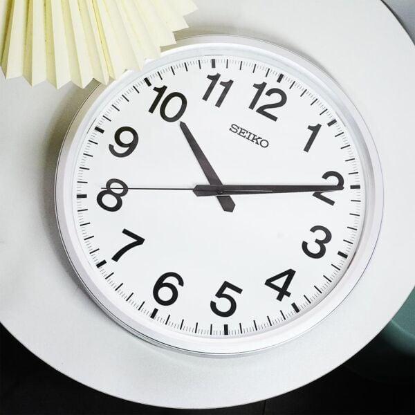 Seiko QHA009A Plastik Kasa Metalik Gri Renkli 30,5 cm Çaplı Quartz Mekanizmalı Duvar Saati