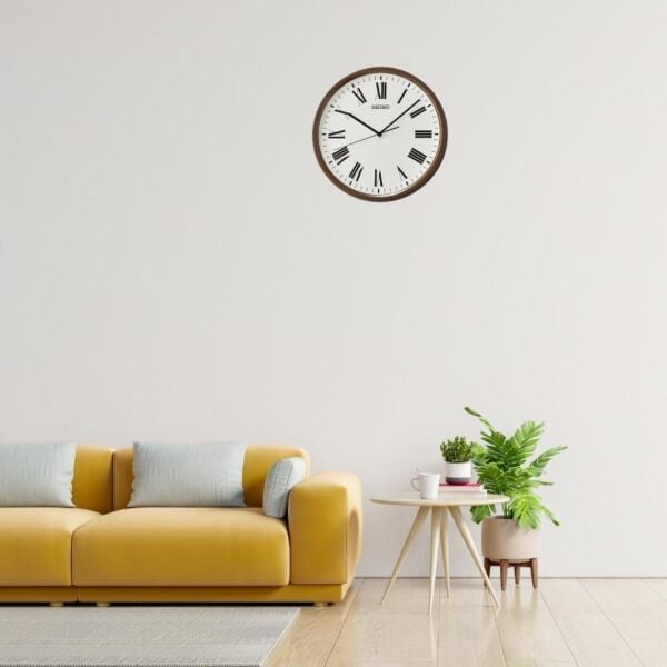 Seiko QHA009B Plastik Kasa Kahverengi Renkli 30,5 cm Çaplı Quartz Mekanizmalı Duvar Saati