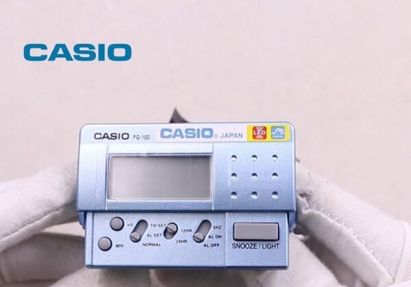 Casio PQ-10D-2RDF Mini Seyahat Ertelemeli Beep Alarm Işıklı 12/24 Saat Dilimi Özellikli Masa Saati