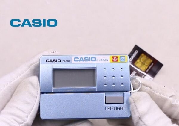 Casio PQ-10D-2RDF Mini Seyahat Ertelemeli Beep Alarm Işıklı 12/24 Saat Dilimi Özellikli Masa Saati