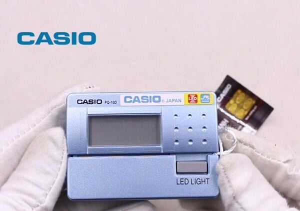 Casio PQ-10D-2RDF Mini Seyahat Ertelemeli Beep Alarm Işıklı 12/24 Saat Dilimi Özellikli Masa Saati