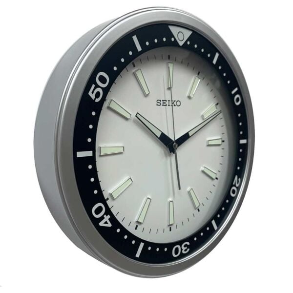 Seiko QXA723S Plastik Kasa Gri Renkli 40 cm Çaplı  LumiBrite Modern Sessiz Saniye Mekanizmalı Duvar Saati