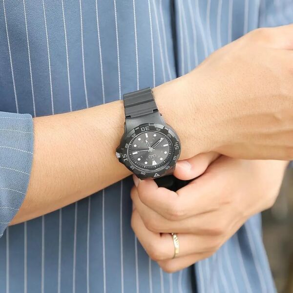 Q&Q VR18J013Y Siyah Renkli 10 Atm Su Geçirmez Genç Kol Saati